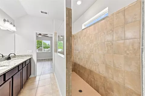 Bath - 11716 Brighton Knoll Loop, Riverview, FL 33579 photo 3 of 5
