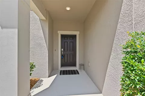 Exterior - 11716 Brighton Knoll Loop, Riverview, FL 33579 photo 3 of 9