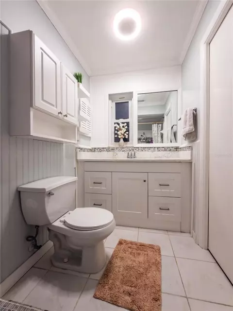 Bath - 898 Corvette Dr, Largo, FL 33771 photo 3 of 5