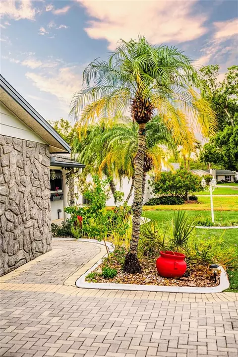 Exterior - 898 Corvette Dr, Largo, FL 33771 photo 4 of 7