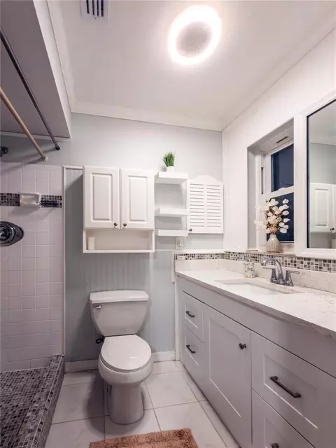 Bath - 898 Corvette Dr, Largo, FL 33771 photo 5 of 5