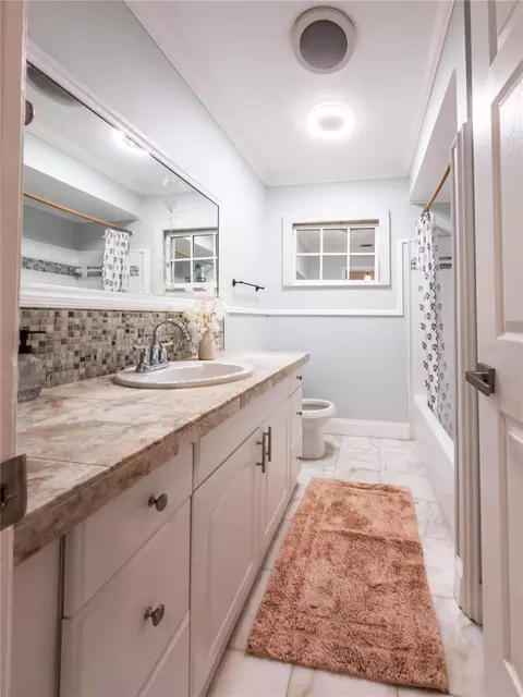 Bath - 898 Corvette Dr, Largo, FL 33771 photo 1 of 5