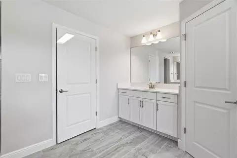 Bath - 12970 Steed Trace Loop, Lithia, FL 33547 photo 3 of 8