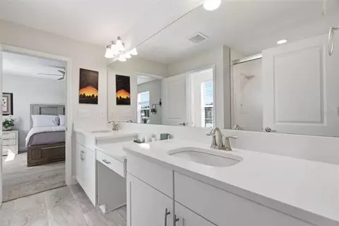Bath - 12970 Steed Trace Loop, Lithia, FL 33547 photo 6 of 8
