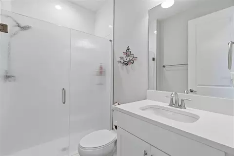 Bath - 12970 Steed Trace Loop, Lithia, FL 33547 photo 1 of 8