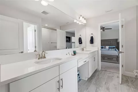 Bath - 12970 Steed Trace Loop, Lithia, FL 33547 photo 7 of 8