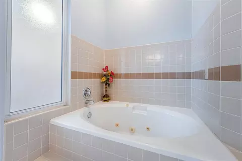 Bath - 8419 125th Pl, Largo, FL 33773 photo 5 of 8