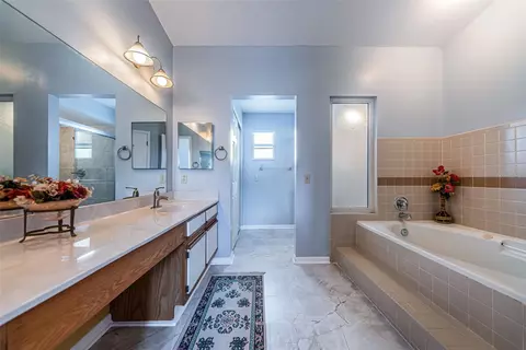 Bath - 8419 125th Pl, Largo, FL 33773 photo 3 of 8