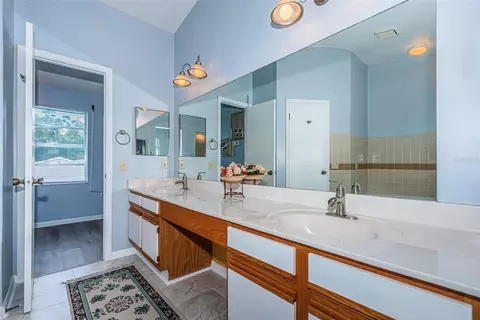 Bath - 8419 125th Pl, Largo, FL 33773 photo 4 of 8