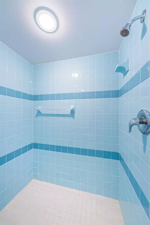 Bath - 8419 125th Pl, Largo, FL 33773 photo 8 of 8