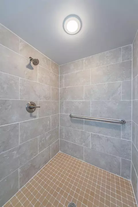 Bath - 8419 125th Pl, Largo, FL 33773 photo 6 of 8
