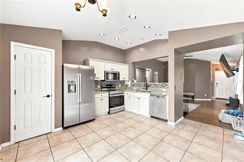 5217 Mango Fruit St, Seffner, FL 33584 photo 2