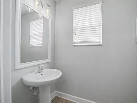 Bath - 16910 Dorman Rd, Lithia, FL 33547 photo 1 of 5