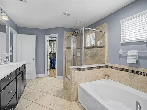 Bath - 16910 Dorman Rd, Lithia, FL 33547 photo 3 of 5