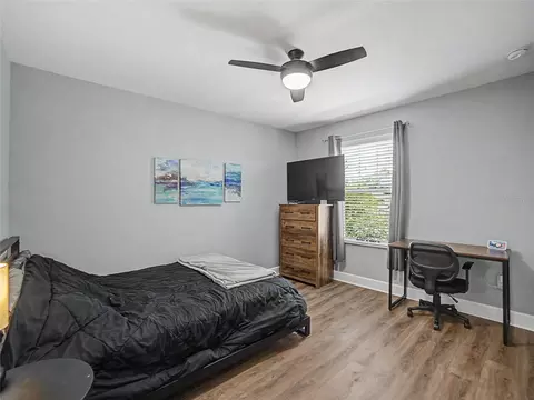Bedroom - 16910 Dorman Rd, Lithia, FL 33547 photo 3 of 4
