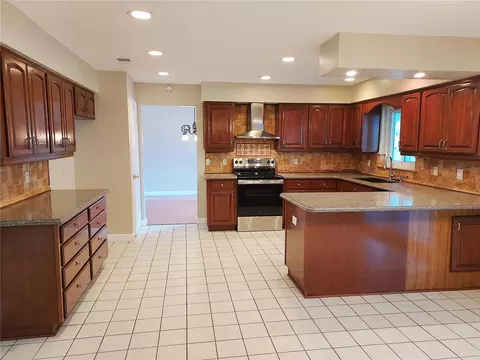 702 Hyssop Pl, Brandon, FL 33510 photo 14