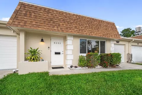 8235 Burgundy Dr N #3, Pinellas Park, FL 33781