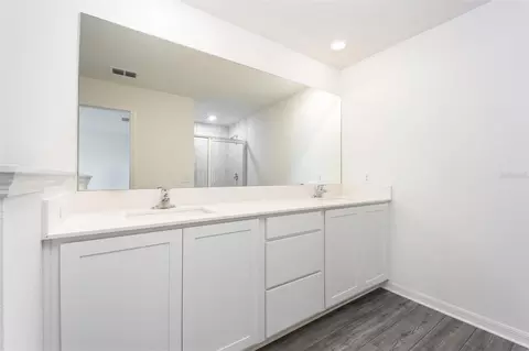 Bath - 654 Poppy Ln, Dundee, FL 33838 photo 1 of 3