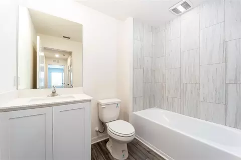 Bath - 654 Poppy Ln, Dundee, FL 33838 photo 3 of 3