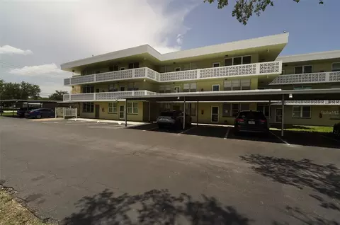 4705 1st St NE #132, Saint Petersburg, FL 33703