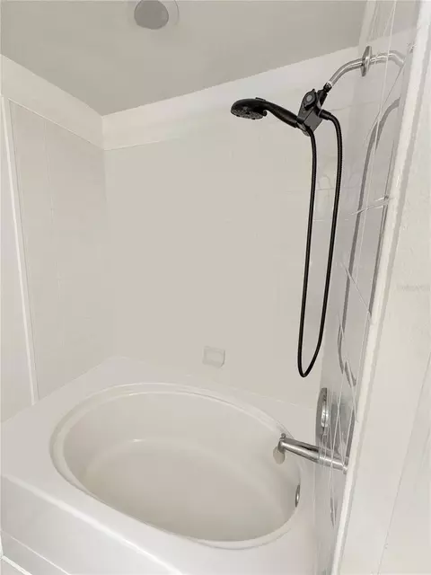Bath - 4924 Chatham Gate Dr, Riverview, FL 33578 photo 5 of 6