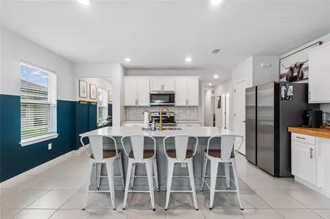 Kitchen - 9047 Royal River Cir, Parrish, FL 34219 photo 2 of 4