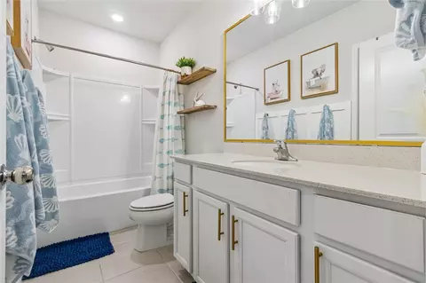 Bath - 9047 Royal River Cir, Parrish, FL 34219 photo 3 of 3