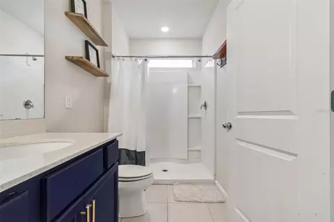Bath - 9047 Royal River Cir, Parrish, FL 34219 photo 1 of 3