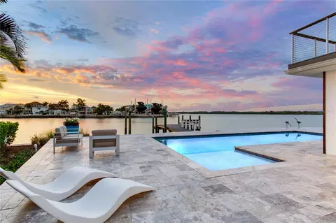 16117 4th St E, Redington Beach, FL 33708