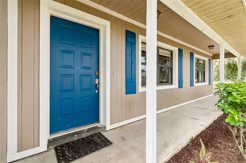 Exterior - 336 Corbett Rd, Lithia, FL 33547 photo 3 of 8