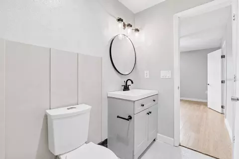 Bath - 336 Corbett Rd, Lithia, FL 33547 photo 2 of 5