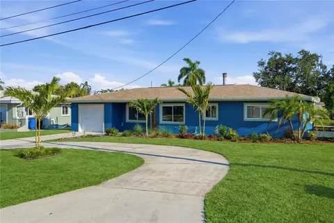 9460 Treasure Ln NE, Saint Petersburg, FL 33702