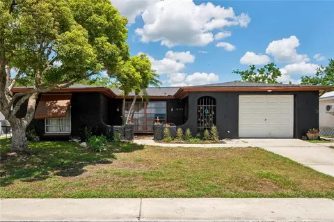 10120 Glen Moor Ln, Port Richey, FL 34668