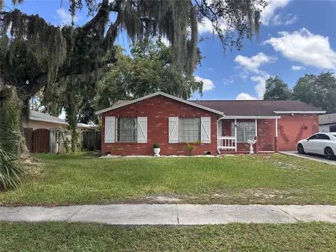 8848 Oak Cir, Tampa, FL 33615