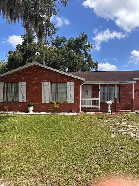 8848 Oak Cir, Tampa, FL 33615
