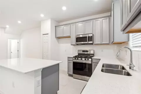 Kitchen - 5756 Spotted Harrier Way, Lithia, FL 33547 photo 3 of 3