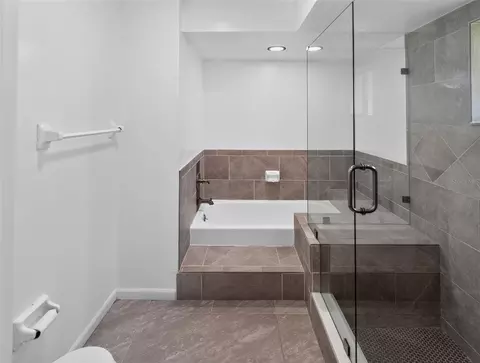 Bath - 10428 Tara Dr, Riverview, FL 33578 photo 1 of 5