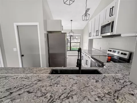 Kitchen - 10428 Tara Dr, Riverview, FL 33578 photo 3 of 3