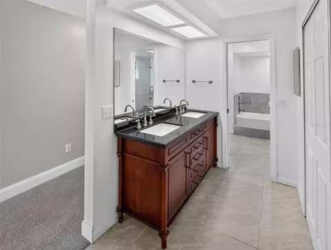 Bath - 10428 Tara Dr, Riverview, FL 33578 photo 2 of 5