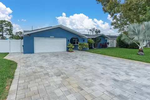 13179 Dorchester Dr, Seminole, FL 33776