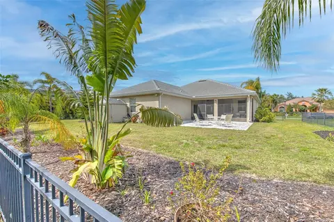 Exterior - 5409 Conch Shell Pl, Apollo Beach, FL 33572 photo 4 of 9