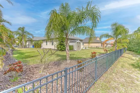 Exterior - 5409 Conch Shell Pl, Apollo Beach, FL 33572 photo 3 of 9