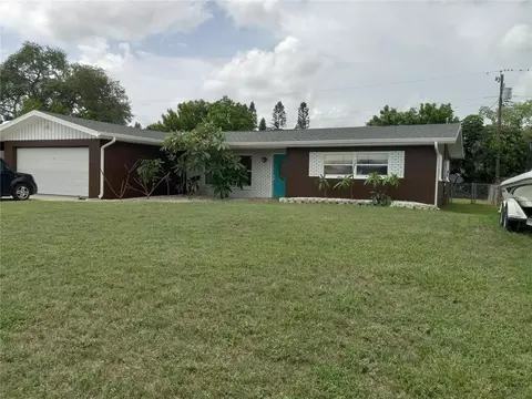 240 Regina Dr S, Largo, FL 33770