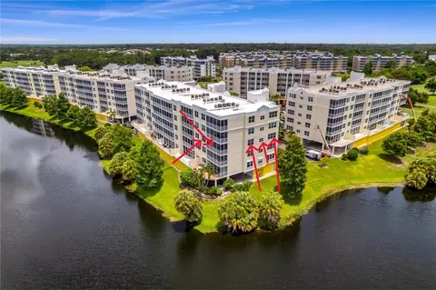 1200 Country Club Dr #1301, Largo, FL 33771