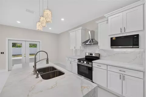 Kitchen - 1603 Wright Dr, Lakeland, FL 33805 photo 9 of 9