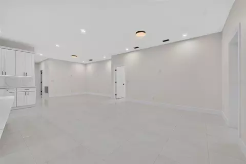 Living - 1603 Wright Dr, Lakeland, FL 33805 photo 4 of 6