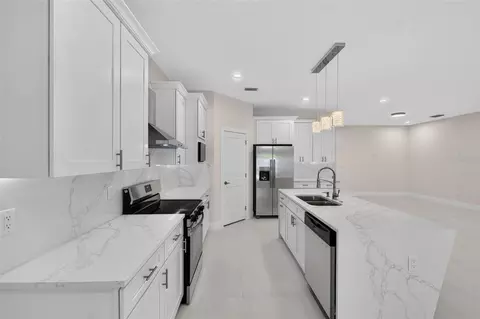 Kitchen - 1603 Wright Dr, Lakeland, FL 33805 photo 6 of 9