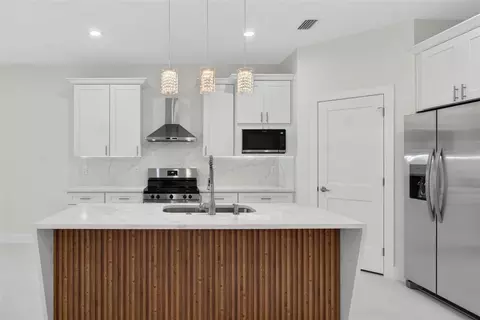 Kitchen - 1603 Wright Dr, Lakeland, FL 33805 photo 4 of 9
