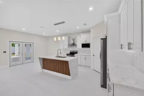 Kitchen - 1603 Wright Dr, Lakeland, FL 33805 photo 1 of 9