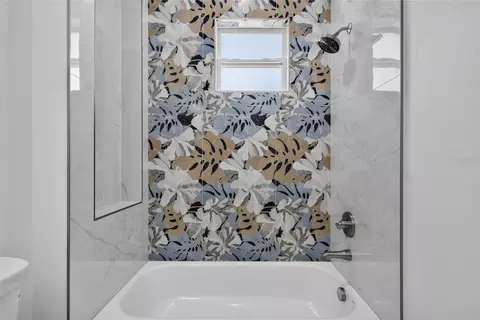 Bath - 1603 Wright Dr, Lakeland, FL 33805 photo 3 of 5